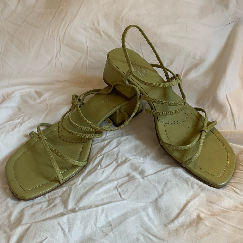 VINTAGE WOMEN’S CLOTHES HAVE MOVED